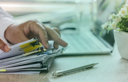 How is the Low-Code Contract Circulation application built?